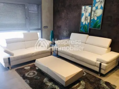 شقة مفروشة بشكل جميل للإيجار في مجمع سكني فاخر مع مسبح في طنجة مالاباطا