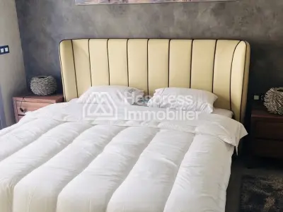 شقة مفروشة بشكل جميل للإيجار في مجمع سكني فاخر مع مسبح في طنجة مالاباطا
