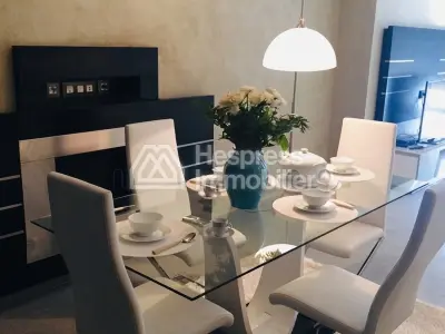 شقة مفروشة بشكل جميل للإيجار في مجمع سكني فاخر مع مسبح في طنجة مالاباطا