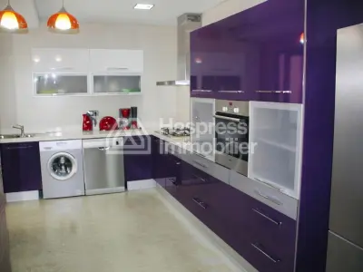شقة مفروشة بشكل جميل للإيجار في مجمع سكني فاخر مع مسبح في طنجة مالاباطا