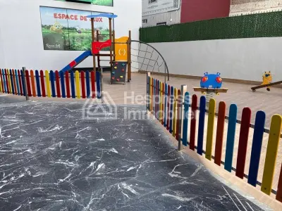 شقة جميلة غير مفروشة للإيجار في مجمع سكني مسوّر