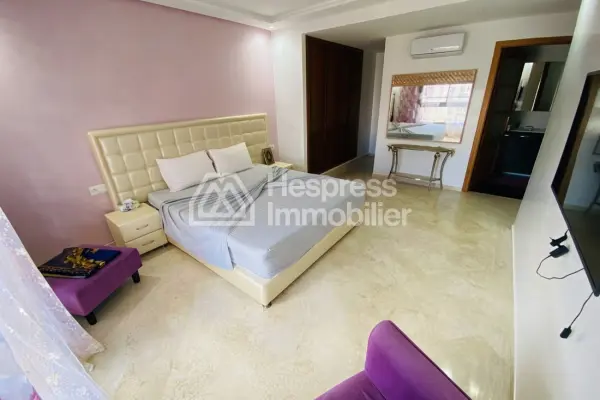 شقة رائعة للبيع في De La Plage . ثلاث غرف نوم. مفروشة بالكامل.