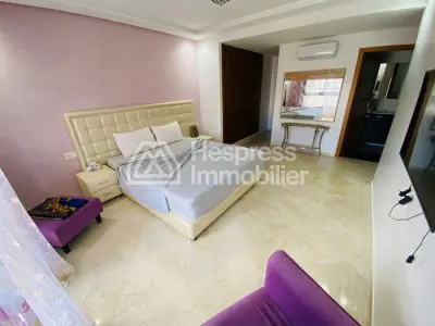 شقة رائعة للبيع في De La Plage . ثلاث غرف نوم. مفروشة بالكامل.