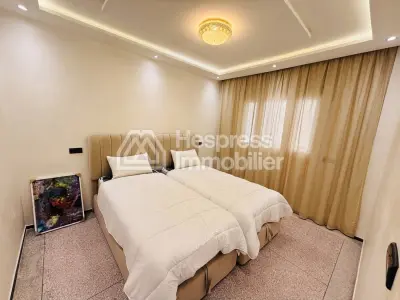 شقة مفروشة جميلة للإيجار – وسط مدينة بلاس المدينة طنجة
