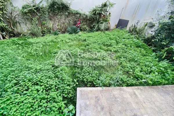 فيلا فاخرة للإيجار في مجمع سكني مرموق وآمن في كاليفورنيا جبل كبير طنجة