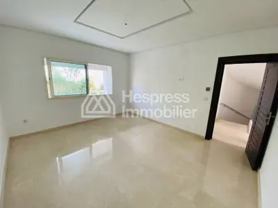 فيلا فاخرة للإيجار في مجمع سكني مرموق وآمن في كاليفورنيا جبل كبير طنجة