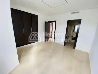 فيلا فاخرة للإيجار في مجمع سكني مرموق وآمن في كاليفورنيا جبل كبير طنجة