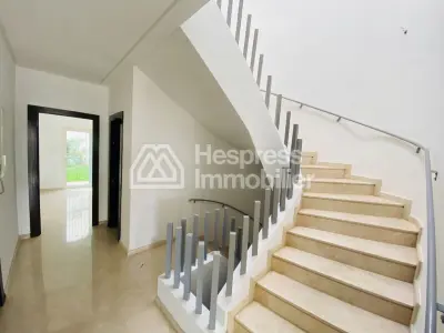 فيلا فاخرة للإيجار في مجمع سكني مرموق وآمن في كاليفورنيا جبل كبير طنجة