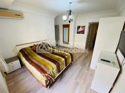 شقة رائعة بإطلالات خلابة على البحر للإيجار في قلب مركز المدينة