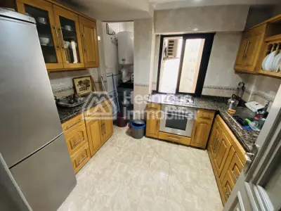 شقة رائعة بإطلالات خلابة على البحر للإيجار في قلب مركز المدينة