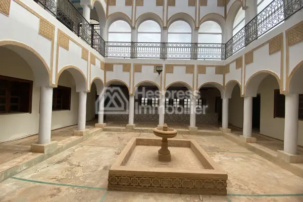 Luxury riad for sale, requiring renovation/operation, 660 m2 of covered space on 2 hectares between Agadir and Taroudant