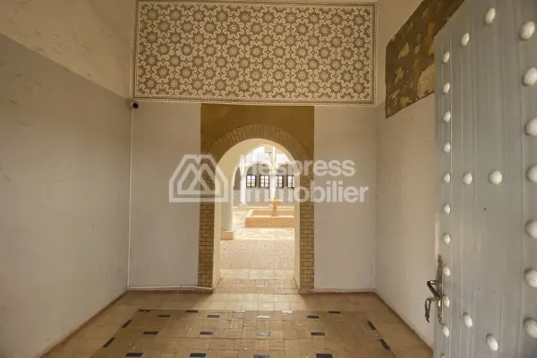 Luxury riad for sale, requiring renovation/operation, 660 m2 of covered space on 2 hectares between Agadir and Taroudant