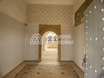 Luxury riad for sale, requiring renovation/operation, 660 m2 of covered space on 2 hectares between Agadir and Taroudant