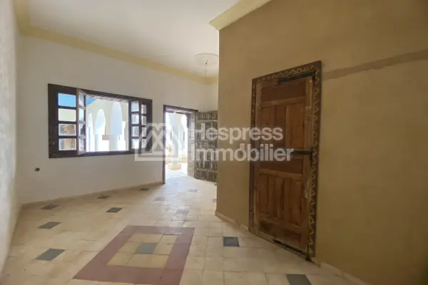 Luxury riad for sale, requiring renovation/operation, 660 m2 of covered space on 2 hectares between Agadir and Taroudant