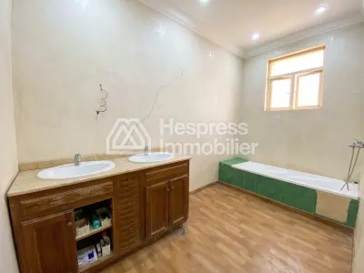 Luxury riad for sale, requiring renovation/operation, 660 m2 of covered space on 2 hectares between Agadir and Taroudant