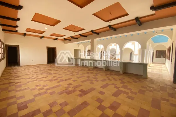 Luxury riad for sale, requiring renovation/operation, 660 m2 of covered space on 2 hectares between Agadir and Taroudant