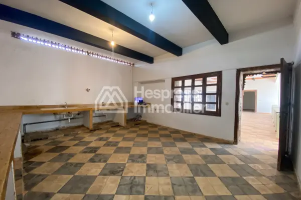 Luxury riad for sale, requiring renovation/operation, 660 m2 of covered space on 2 hectares between Agadir and Taroudant