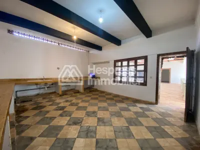 Luxury riad for sale, requiring renovation/operation, 660 m2 of covered space on 2 hectares between Agadir and Taroudant