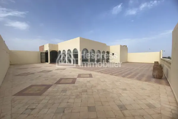Luxury riad for sale, requiring renovation/operation, 660 m2 of covered space on 2 hectares between Agadir and Taroudant