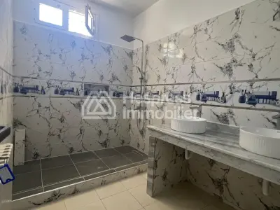 Luxury villa, fully renovated, in Oulem Souissi – 34,000 DH/month