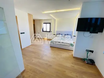 فيلا مع مسبح للبيع – إطلالة على البحر – مالاباتا، طنجة