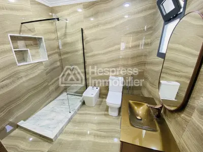 فيلا مع مسبح للبيع – إطلالة على البحر – مالاباتا، طنجة