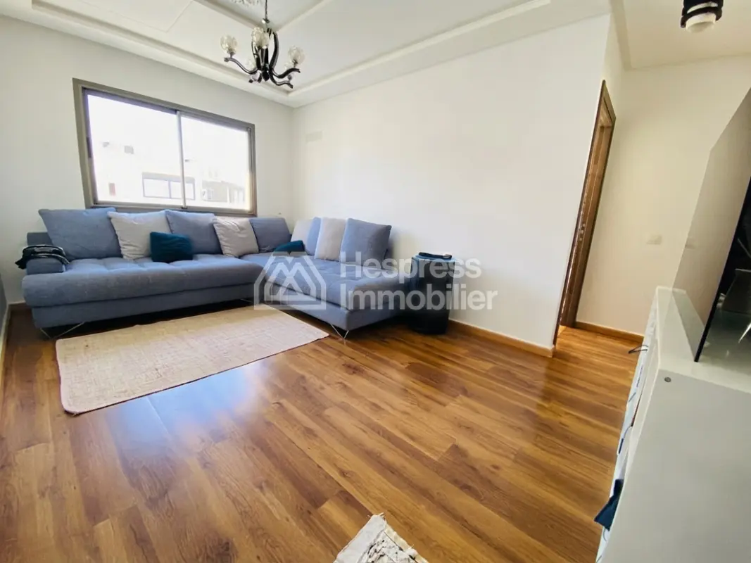 Appartement cosy à louer avec grande terrasse et garage – Centre ville Tanger