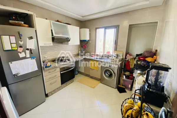 Appartement cosy à louer avec grande terrasse et garage – Centre ville Tanger