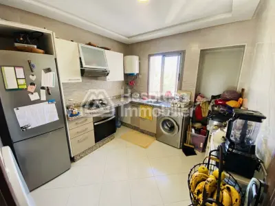 Appartement cosy à louer avec grande terrasse et garage – Centre ville Tanger
