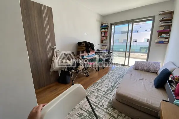 Appartement cosy à louer avec grande terrasse et garage – Centre ville Tanger