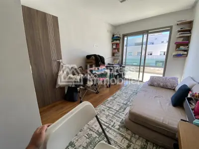 Appartement cosy à louer avec grande terrasse et garage – Centre ville Tanger