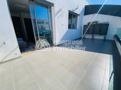 Appartement cosy à louer avec grande terrasse et garage – Centre ville Tanger