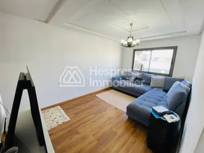 Appartement cosy à louer avec grande terrasse et garage – Centre ville Tanger