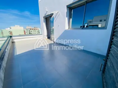 Appartement cosy à louer avec grande terrasse et garage – Centre ville Tanger