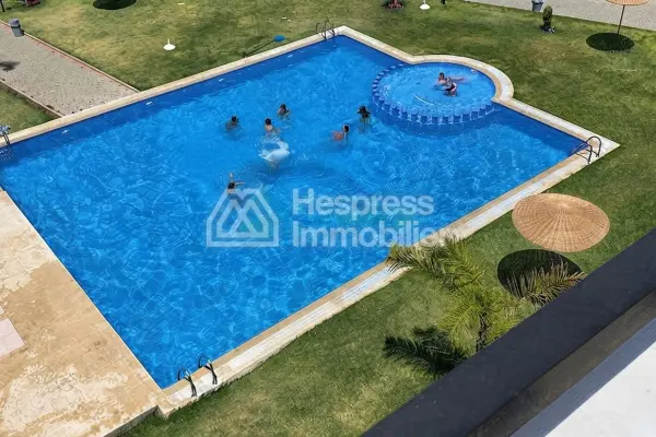 بيع شقة جميلة في مجمع سكني مزود بمسبح في مالاباطا
