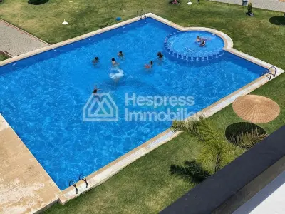 بيع شقة جميلة في مجمع سكني مزود بمسبح في مالاباطا