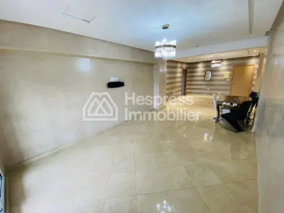 بيع شقة جميلة في مجمع سكني مزود بمسبح في مالاباطا