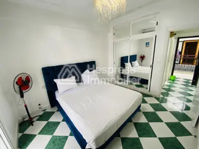 للبيع – شقة مع تراس واسع – سكن مع مسبح – كورنيش دي طنجة