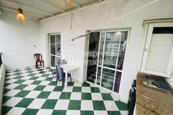 للبيع – شقة مع تراس واسع – سكن مع مسبح – كورنيش دي طنجة