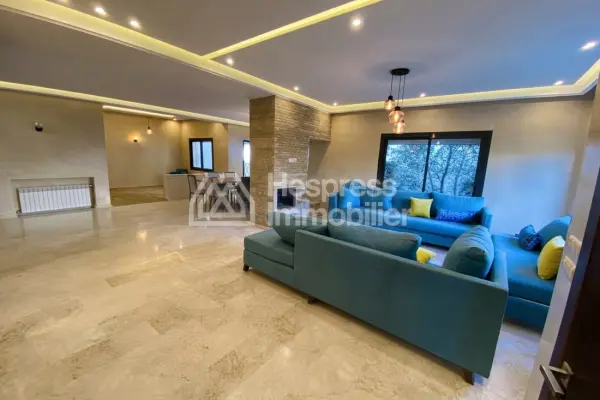 فيلا فاخرة شبه مفروشة للإيجار في Jbel Kbir
