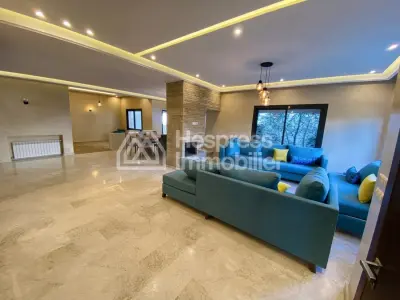 فيلا فاخرة شبه مفروشة للإيجار في Jbel Kbir