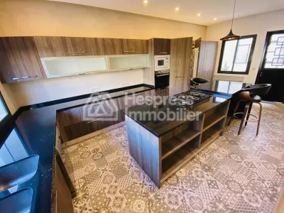 فيلا فاخرة شبه مفروشة للإيجار في Jbel Kbir