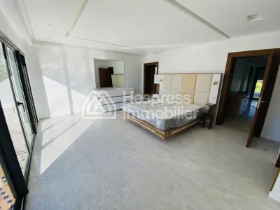فيلا فاخرة شبه مفروشة للإيجار في Jbel Kbir