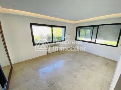فيلا فاخرة شبه مفروشة للإيجار في Jbel Kbir