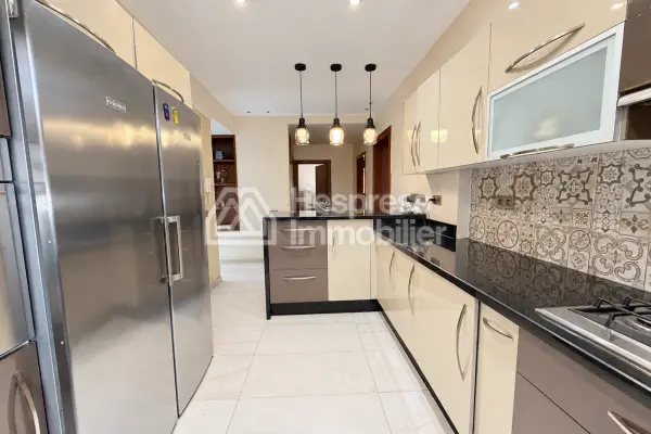 Appartement meublé sur l’avenue des FAR, Agadir Confort et charme marocain !