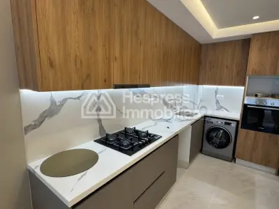 شقة للإيجار في وسط المدينة. مساحتها 100 متر مربع. مفروشة.