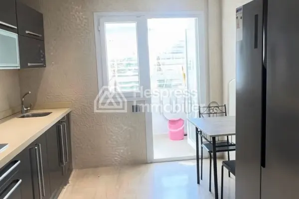 Très bel appartement en location à Jbel Kbir. 4 grandes pièces. Bien meublé