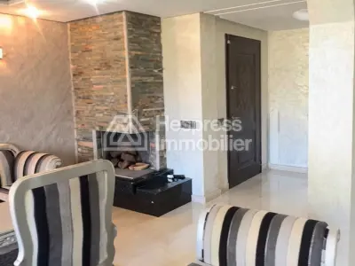 Très bel appartement en location à Jbel Kbir. 4 grandes pièces. Bien meublé