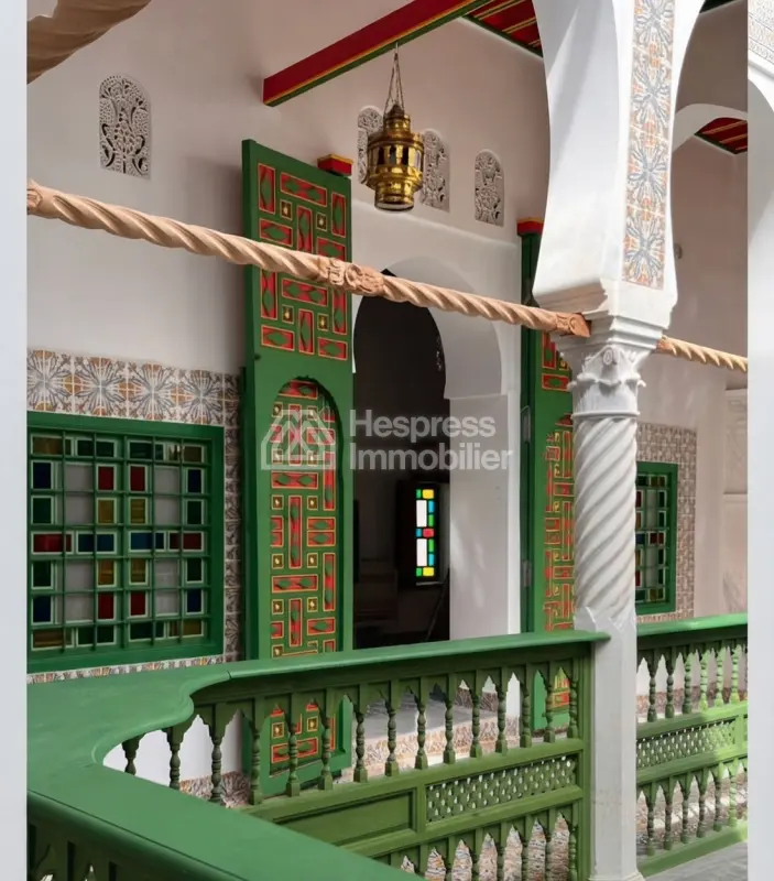 Superbe riad à vendre à Médina. 20 chambres agréables. Belle terrasse