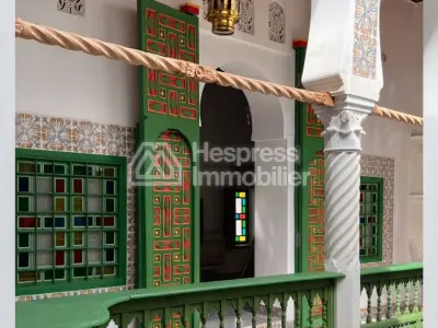 Superbe riad à vendre à Médina. 20 chambres agréables. Belle terrasse